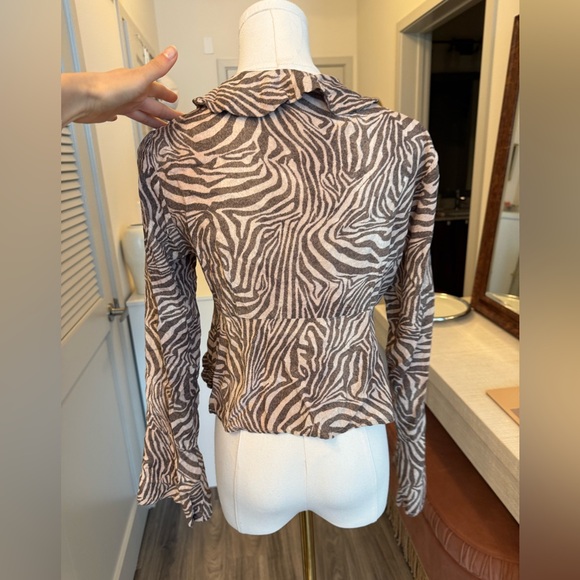 ShowPo dillie top in zebra size 6 or S zebra print tie front blouse brown - Picture 4 of 12